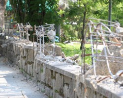 Huế tháo dỡ hàng rào công viên, mở rộng vỉa hè cho người đi bộ
