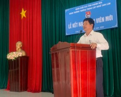 Thầy Nguyễn Xuân Tạo - Hiệu trưởng nhà trường phát biểu trong buổi lễ