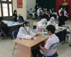 Trường Trung cấp Nghề Cam Lâm tổ chức tiêm Vacxin cho học sinh toàn Trường